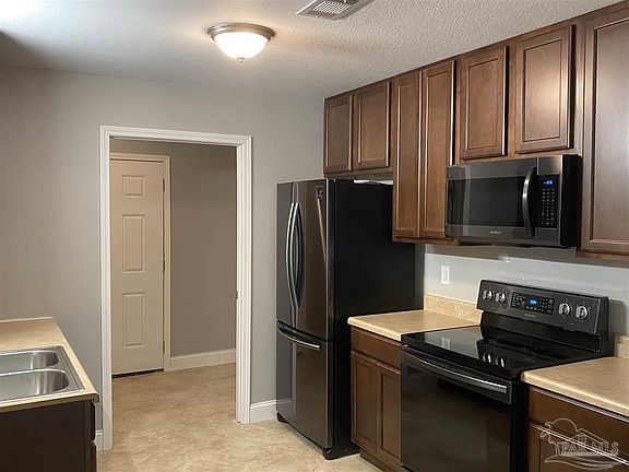 4th image of 6121 Denver Ave Unit A
