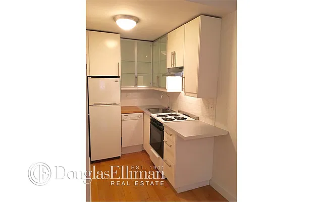 Rented by Douglas Elliman | media 16