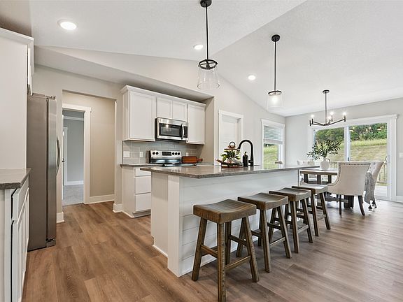5th image of 519 Meadows Ct