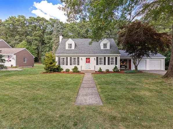 22 Arnold Dr, Cumberland, RI 02864