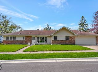 124 Shabbona Dr, Park Forest, IL