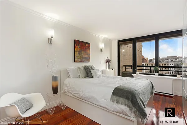 Rented by R New York | media 23