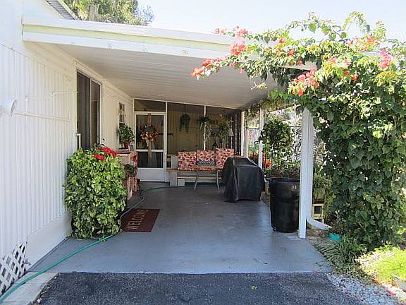 3rd image of 5D Douglas Dr