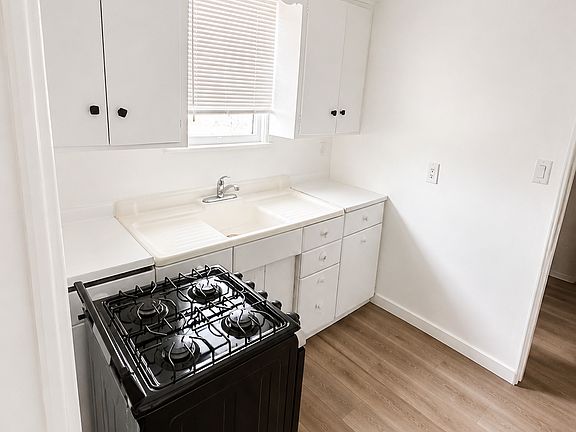 3rd image of 1663 E 9th St Unit B