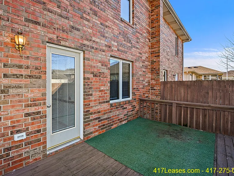 1261 E Lakewood St — Photo 42