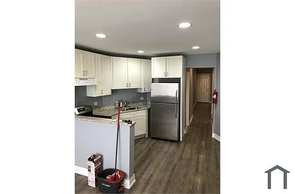Building Photo - 207 N Karlov Ave #2