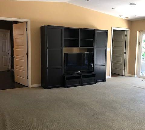 3rd image of 875 W 46th St