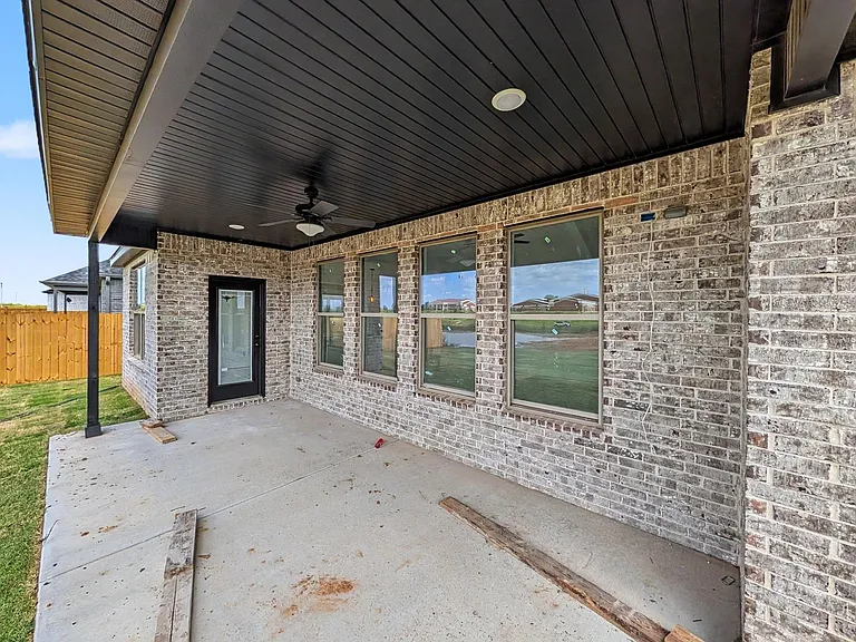 7767 Scenic Valley Ave — Photo 23