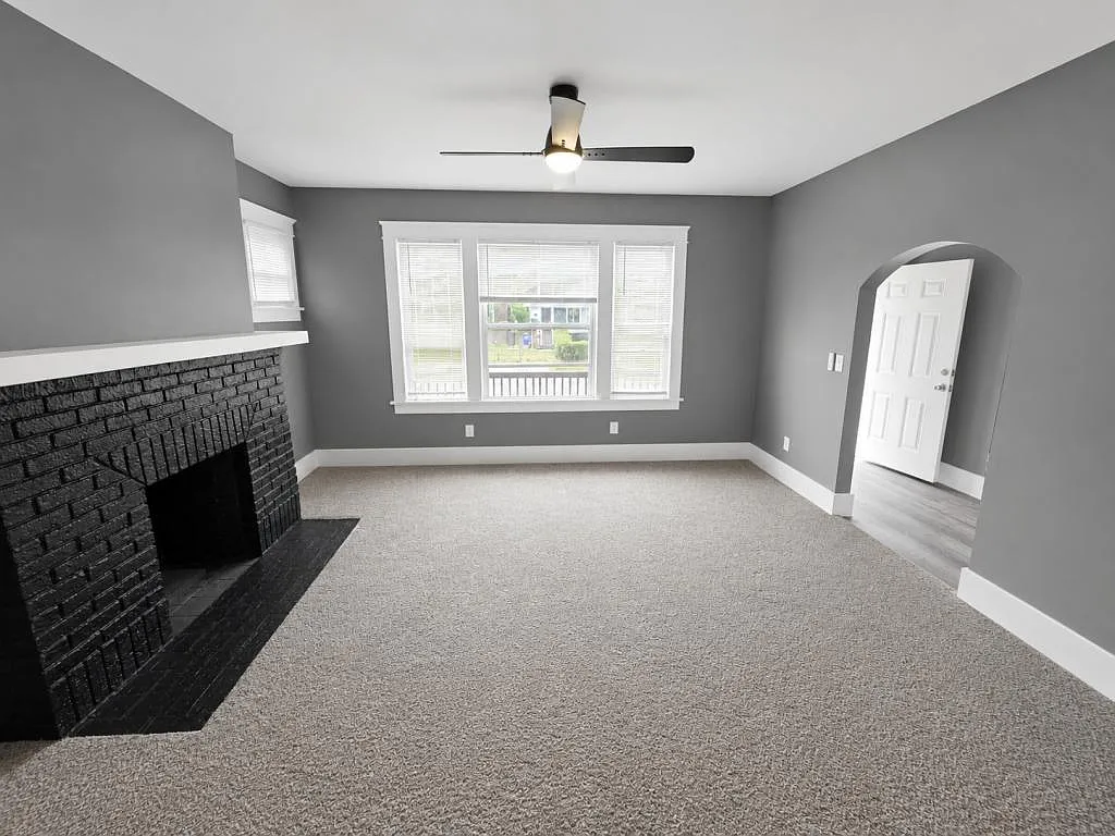 1686 Hazelwood St — Photo 3