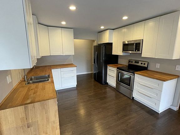 3rd image of 4924 Broomfield Ct