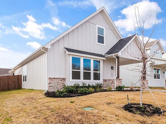 3rd image of 205 W 7th St