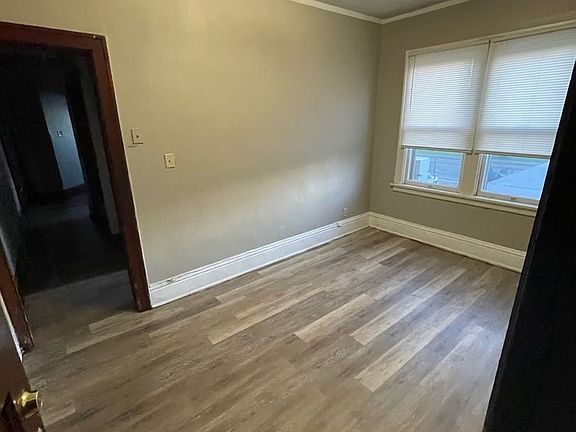 4th image of 3421-3423 W Clybourn St #3423B