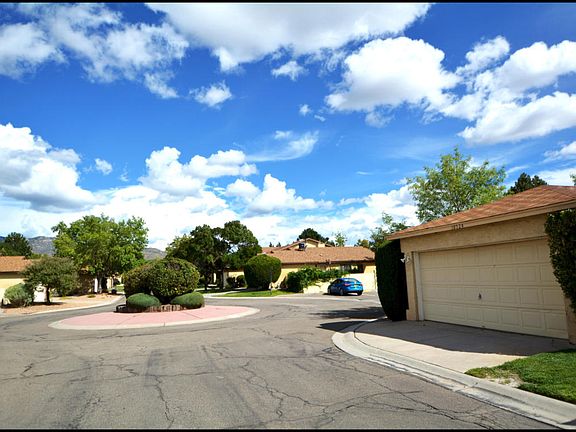 5th image of 10524 Griffith Park Dr NE