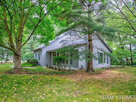 5th image of 2085 S Shore Dr