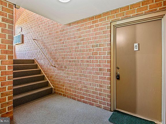 3rd image of 6 Ballindine Ct Unit 101
