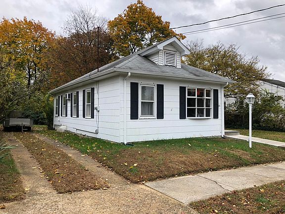Front house w/driveway.