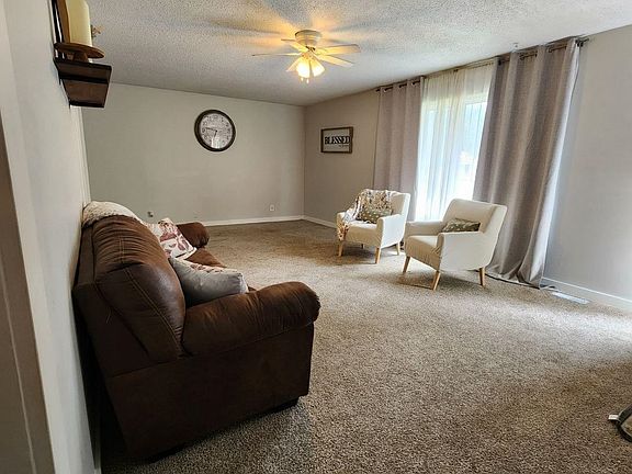 4th image of 501 S Mount Carmel Ave