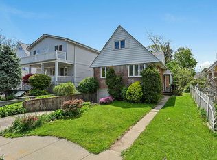 16510 32nd Ave, Flushing, NY 11358