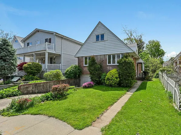 16510 32nd Ave, Flushing, NY 11358