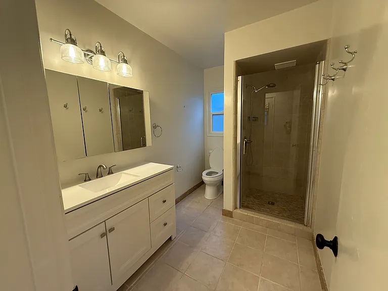 7822 Bleriot Ave — Photo 23