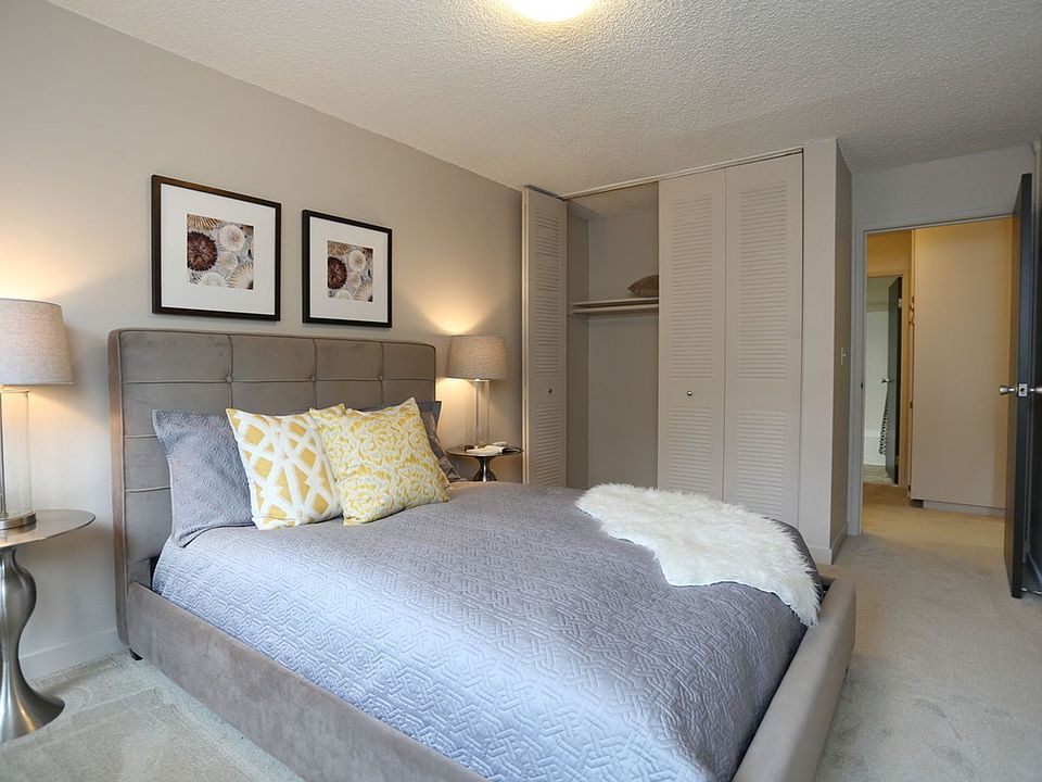 1st image of 3031 NE 137th St APT 202