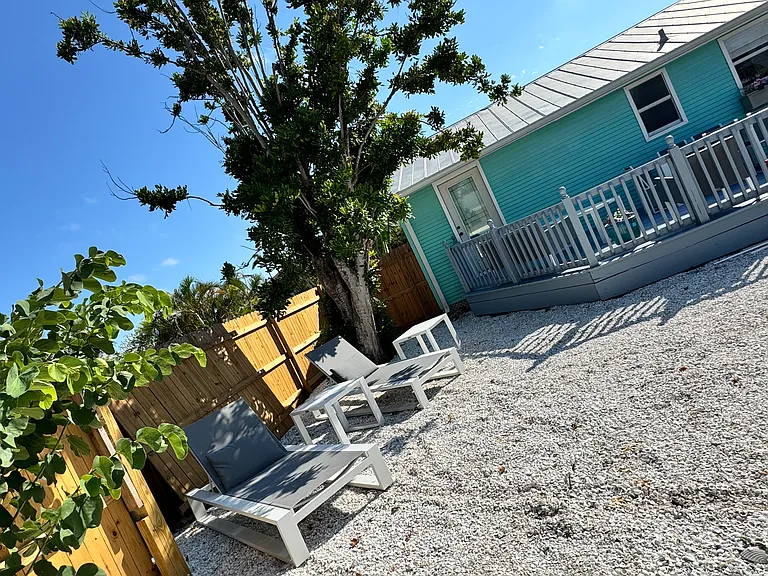 6980 Poinsettia Ave — Photo 4