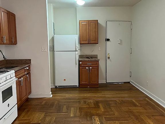 3rd image of 4568 Manhattan College Pkwy APT 4H