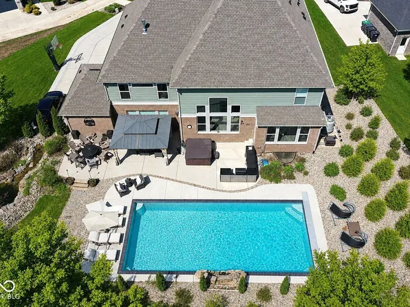 5683 Oakmont Blvd, Bargersville, IN 46106