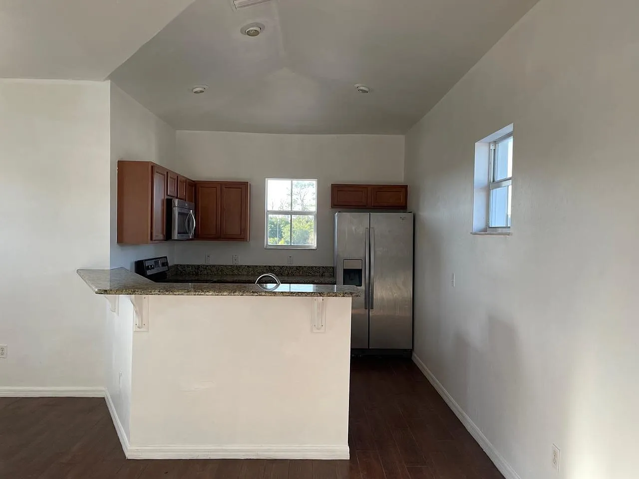 505 W Hickpochee Ave — Photo 2