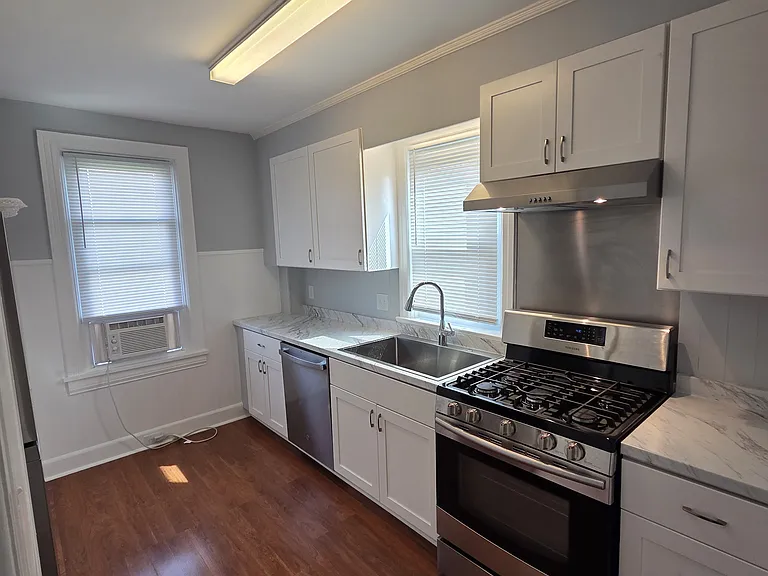 146 E 2nd St #2 — Photo 8