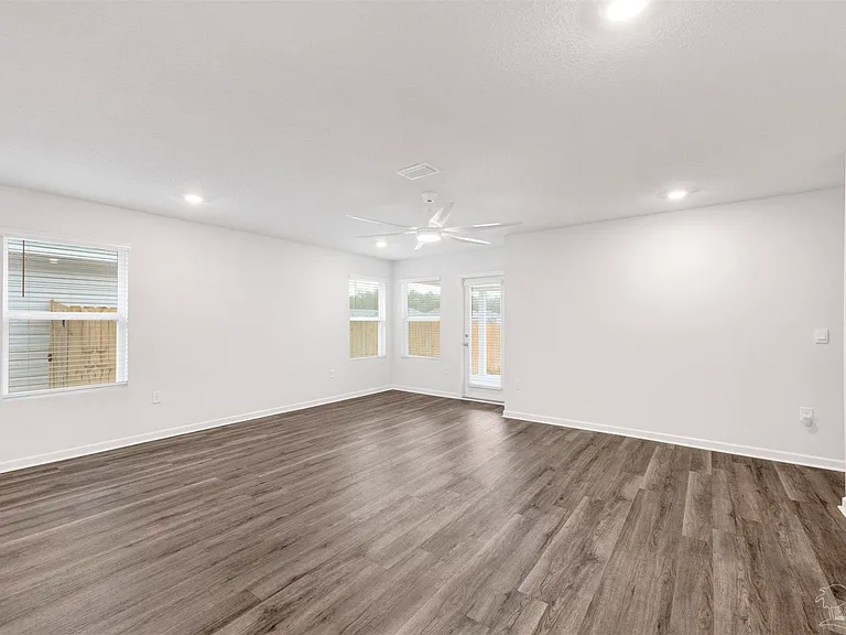 6304 Firefly Dr — Photo 4