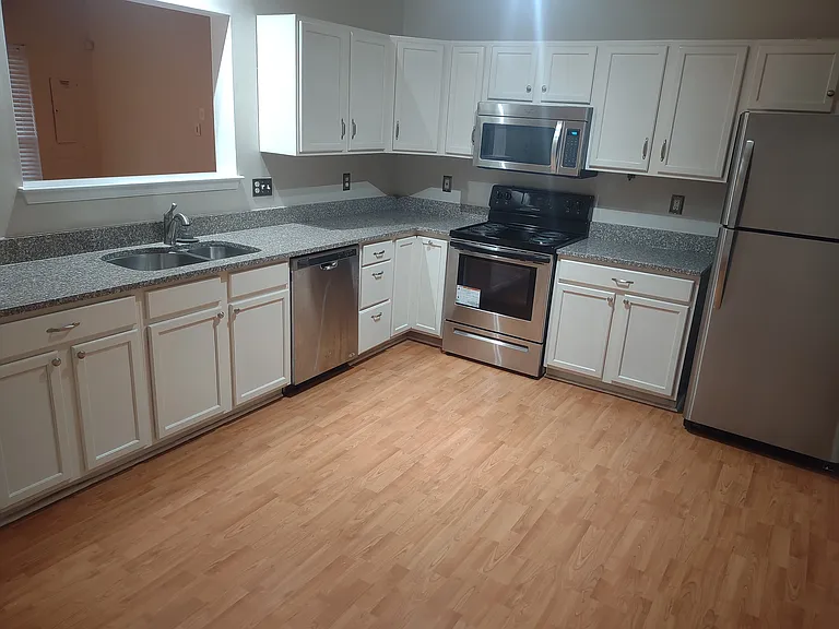 16604 Eastview Ter #16604 — Photo 8