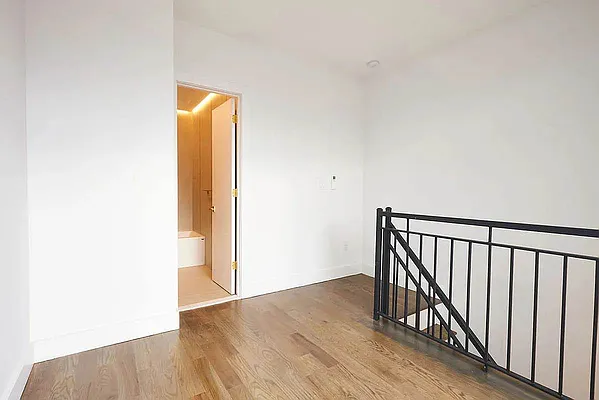 Rented by Artur Gutman, LREB | media 9