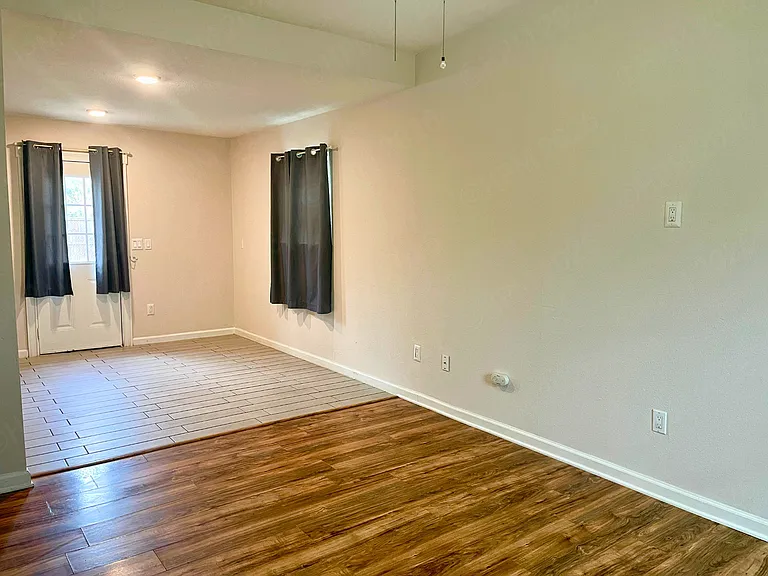 455 Lincolnshire Dr — Photo 6