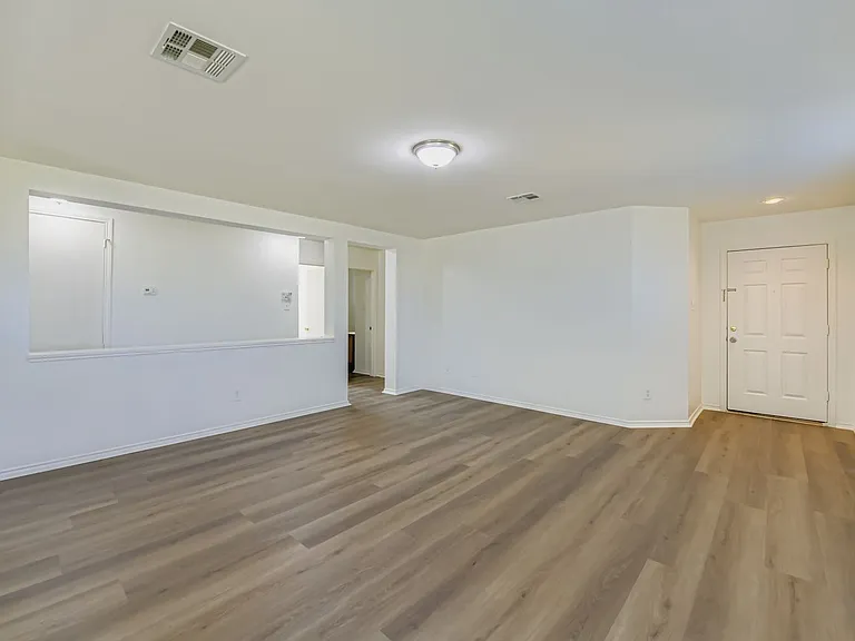 101 Bandara Woods Blvd — Photo 7