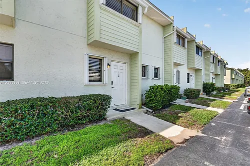 9425 S Ocean Dr Photo 1