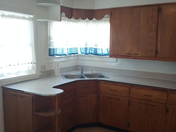 4th image of 623 W Beardsley Ave