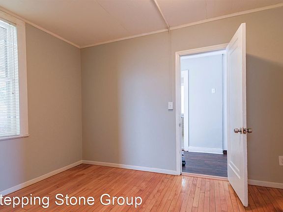 3rd image of 2307 University Ave NE Unit 2