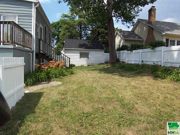 3rd image of 3200 Pierce St