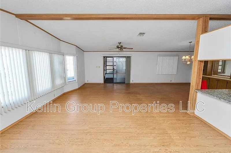 2 bed, 2.0 bath, 1352 sqft, $1,600 — Photo 4