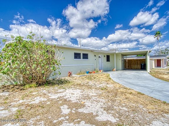 3rd image of 1010 Bianca Dr NE