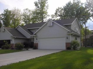 3679 Nordic Ct, Suamico, WI 54173