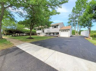 29 Saint Marys Dr, Succasunna, NJ 07876