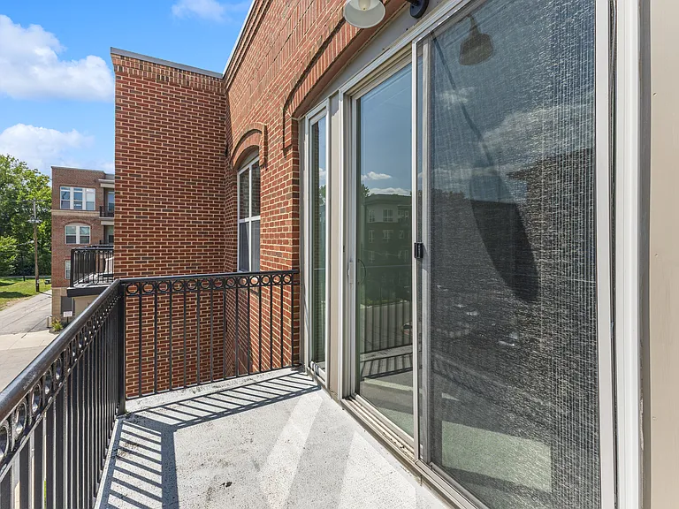 936 Perry St #304 — Photo 35