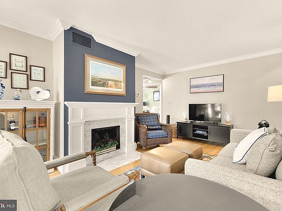 4th image of 1115 N Pitt St APT 2B