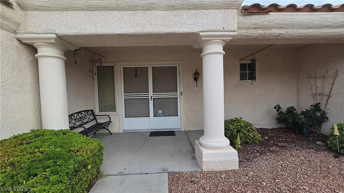 2 bed, 2.0 bath, 1384 sqft, $2,000 — Photo 2