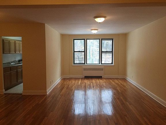 5th image of 70 Parkway N APT 2F