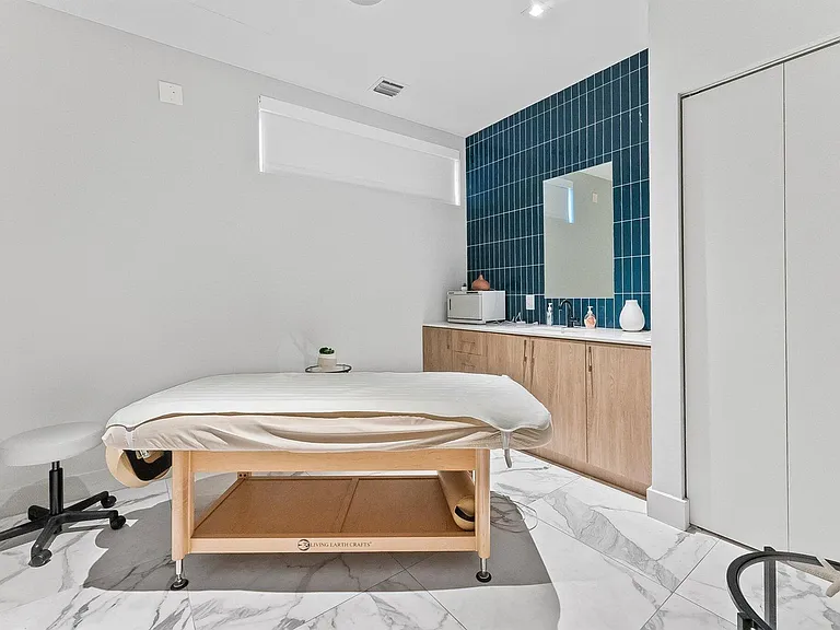 90 SW 3rd St #1410 — Photo 15