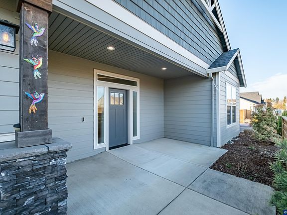 4th image of 551 SE Arbor St