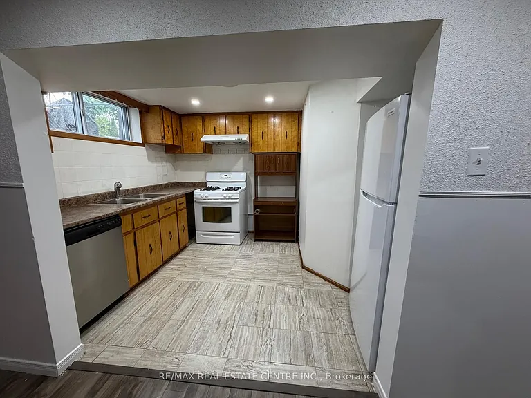 33 Prouse Dr — Photo 13